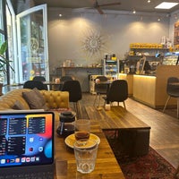 Photo taken at Mantra Specialty Coffee Bar by Majed on 9/8/2023