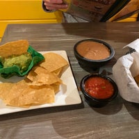 Das Foto wurde bei Los Tres Chiles Mexican Restaurant von Marshall  am 5/11/2019 aufgenommen