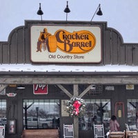 Photo taken at Cracker Barrel Old Country Store by Steven K. on 12/28/2018