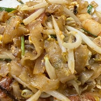 Photo taken at Siam Road Charcoal Char Koay Teow by Steven K. on 7/19/2023