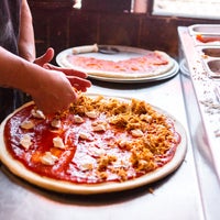 รูปภาพถ่ายที่ Lazzari&amp;#39;s Pizza โดย Lazzari&amp;#39;s Pizza เมื่อ 9/6/2018