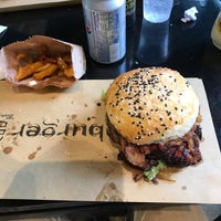 Photo taken at Heisenburger Burger Lab by Pepi F. on 7/25/2018