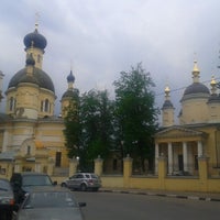 Photo taken at Церковь Введения во Храм Пресвятой Богородицы у Салтыкова моста by Руслан К. on 5/18/2013