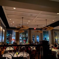 Foto diambil di High Cotton Restaurant oleh Tina C. pada 5/13/2022