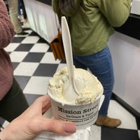 Foto diambil di Mission Street Ice Cream and Yogurt - Featuring McConnell&amp;#39;s Fine Ice Creams oleh Tina C. pada 3/8/2020