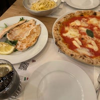 Photo taken at L&amp;#39;Antica Pizzeria Da Michele by M ْ. on 7/1/2023