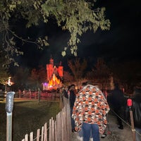 Das Foto wurde bei Screams Halloween Theme Park von Omar am 10/30/2021 aufgenommen
