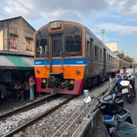 Photo taken at สถานีรถไฟตลาดพลู (Talat Phlu) SRT5003 by B_Violet on 1/2/2022