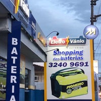Foto tirada no(a) Casa das Baterias Moura - 48 32409691 - Eletro Vanio Baterias Florianopolis por Sara T. em 3/22/2019