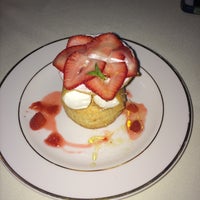 Das Foto wurde bei Sikia Restaurant von Christine B. am 5/5/2016 aufgenommen