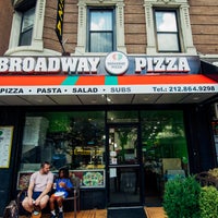 Foto tomada en Broadway Pizza &amp;amp; Restaurant  por Broadway Pizza &amp;amp; Restaurant el 8/7/2018