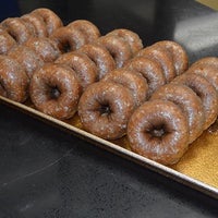Das Foto wurde bei McGaugh&amp;#39;s Donuts von McGaugh&amp;#39;s Donuts am 9/30/2019 aufgenommen