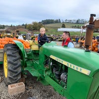 Foto scattata a Trax Farms da Suburb Sally O. il 10/20/2019