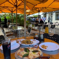 Foto diambil di Pizza Rustica oleh Yazeed pada 3/8/2021