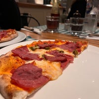 Photo taken at Pizzeria Pidos by Fahad 🇺🇸 on 12/28/2022