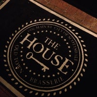 Foto tirada no(a) The House Brasserie por lucy K. em 2/5/2013