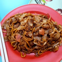 Photo taken at Outram Park Fried Kway Teow Mee by AudRey F. on 10/4/2022