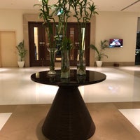 Foto diambil di DoubleTree by Hilton Hotel Agra oleh Artid J. pada 2/16/2018