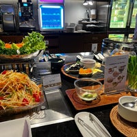 Photo taken at Singapore Airlines SilverKris Lounge by Artid J. on 4/4/2024