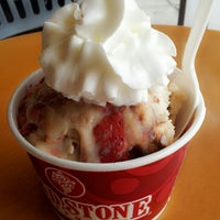 Photo taken at Cold Stone Creamery by Tu C. on 3/22/2013