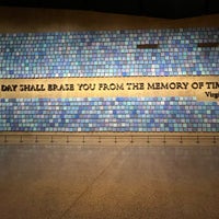 Foto tirada no(a) 9/11 Tribute Museum por Gabriele M. em 10/3/2022