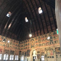 Foto diambil di Palazzo della Ragione oleh Gabriele M. pada 10/24/2021