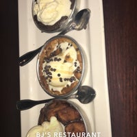 Photo taken at BJ&amp;#39;s Restaurant &amp;amp; Brewhouse by w on 8/8/2019