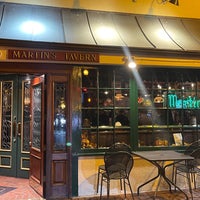 Foto scattata a Martin&amp;#39;s Tavern da Barbiie B. il 10/31/2023