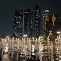 Foto diambil di Emirates Palace Hotel oleh Az pada 4/15/2024