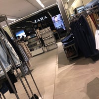 Zara - Bekleidungsgeschäft in Petaling Jaya