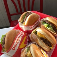 Photo taken at In-N-Out Burger by Hamood 不 on 5/24/2023