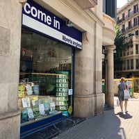 Foto tirada no(a) Come In. Llibreria Anglesa por 𝚝𝚛𝚞𝚖𝚙𝚎𝚛 . em 6/23/2018