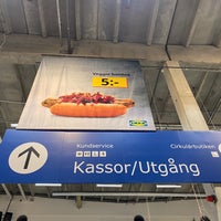 Photo taken at IKEA by 𝚝𝚛𝚞𝚖𝚙𝚎𝚛 . on 12/26/2022