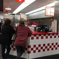 Photo taken at Five Guys by 𝚝𝚛𝚞𝚖𝚙𝚎𝚛 . on 4/6/2017