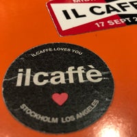 Photo taken at Il Caffè by 𝚝𝚛𝚞𝚖𝚙𝚎𝚛 . on 2/15/2018