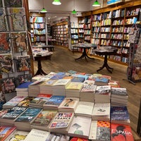 Photo taken at Daunt Books by 𝚝𝚛𝚞𝚖𝚙𝚎𝚛 . on 7/30/2023