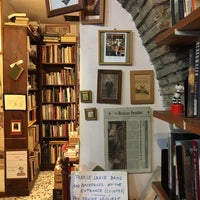 Photo taken at Open Door Bookshop by 𝚝𝚛𝚞𝚖𝚙𝚎𝚛 . on 6/27/2017