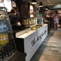 Photo taken at Caffè Ritazza by 𝚝𝚛𝚞𝚖𝚙𝚎𝚛 . on 7/25/2016