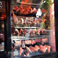 Photo taken at The Hampstead Butcher &amp;amp; Providore by 𝚝𝚛𝚞𝚖𝚙𝚎𝚛 . on 10/6/2017