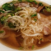 Photo taken at Pho Hoa Noodle Soup by Shigeru T. on 3/10/2014