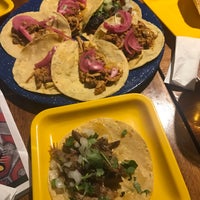 Foto diambil di Tacos Chapultepec oleh Mary Á. pada 4/18/2019