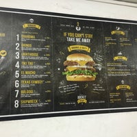 Das Foto wurde bei The Original Rocket Burger von Jake W. am 10/6/2016 aufgenommen