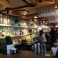 Foto tomada en Continental Restaurant &amp;amp; Martini Bar  por Jackie S. el 4/18/2013