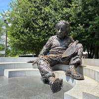 Photo taken at Albert Einstein Memorial by Shimotsuki_myon on 5/27/2023