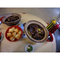 Photo taken at Kedai Makanan Seong Huat (祥发茶餐室) by Liew C. on 1/10/2016