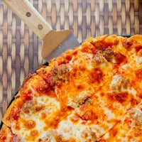 10/9/2018 tarihinde Pusateri&amp;#39;s Chicago Pizzaziyaretçi tarafından Pusateri&amp;#39;s Chicago Pizza'de çekilen fotoğraf