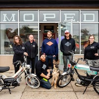 รูปภาพถ่ายที่ Detroit Moped Works โดย Detroit Moped Works เมื่อ 10/16/2018
