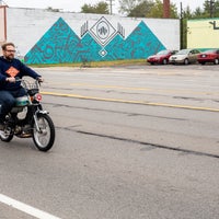 รูปภาพถ่ายที่ Detroit Moped Works โดย Detroit Moped Works เมื่อ 10/16/2018