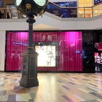 Das Foto wurde bei Beachwood Place Mall von Sultan am 8/25/2019 aufgenommen