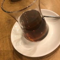 Das Foto wurde bei Zukka Kitap &amp;amp; Kafe von Mehmet Ç. am 11/20/2018 aufgenommen